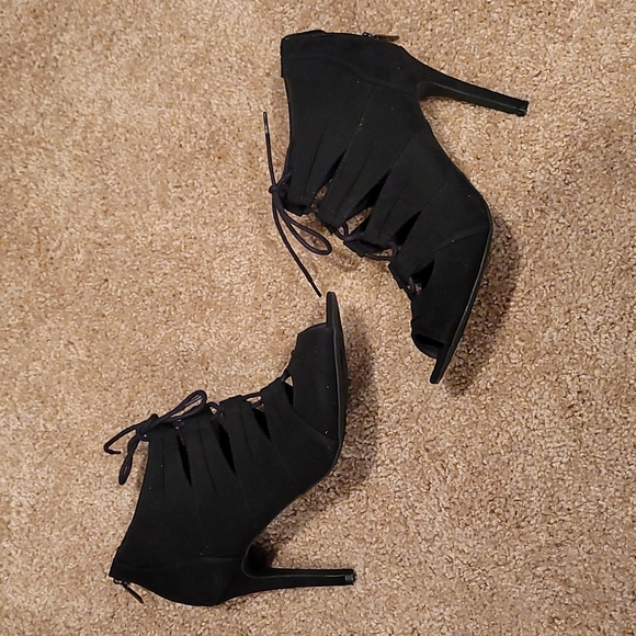 Lace heel bootie - Picture 2 of 3